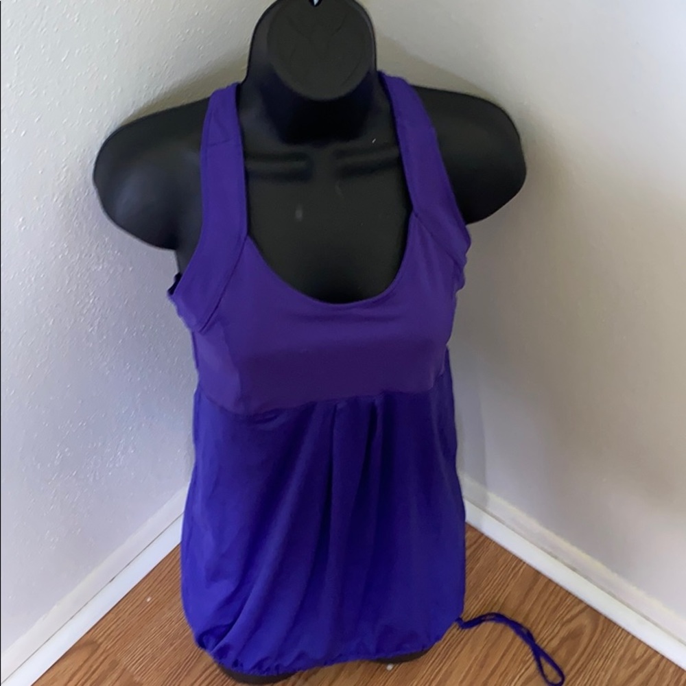 Old navy sports bra top, size S